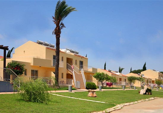MAKRONISOS HOLIDAY VILLAGE - Kypr