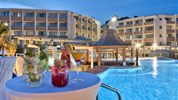 Hotel Seabank Resort and Spa